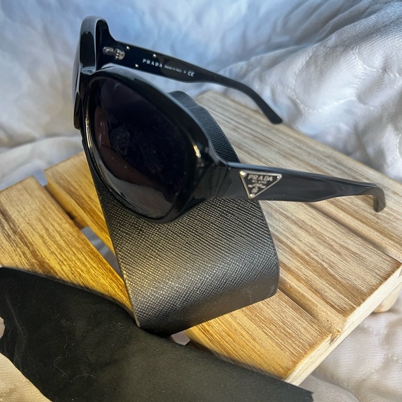 Authentic Prada sunglasses - Picture 5 of 5